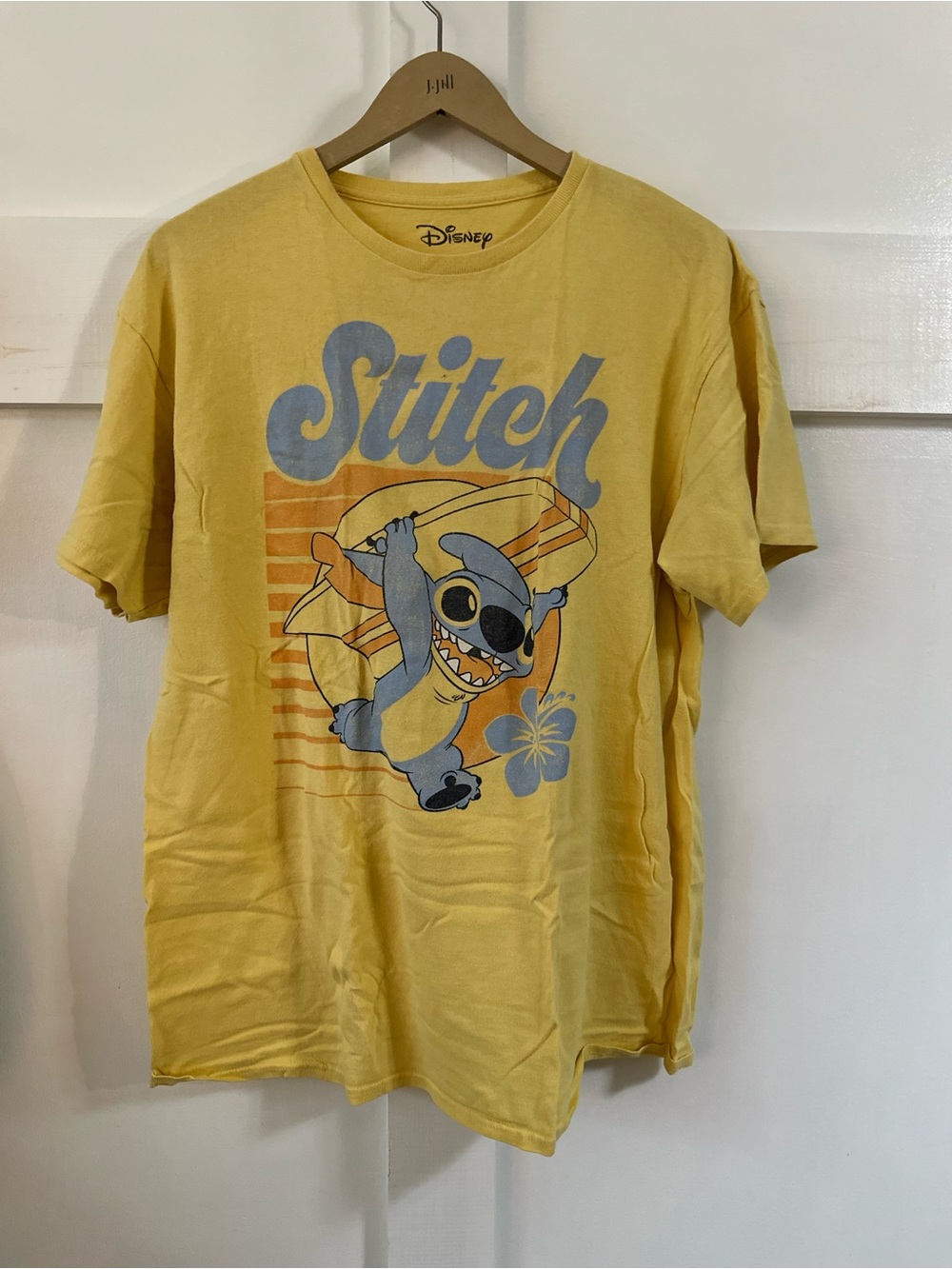 Disney Stitch Surfing Graphic T-Shirt Men’s Large Mustard Yellow Cotton Tee